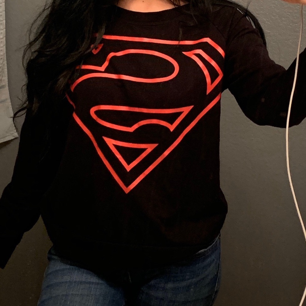 Supermán long sleeve black and red shirt